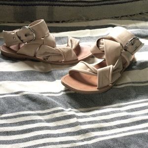 Thick Leather Wrap sandals sz 8 / 39 made in portugal in nude like new chic